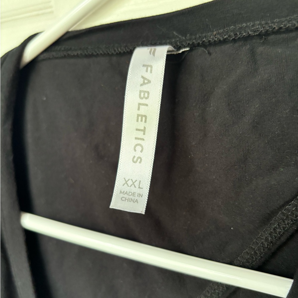 XXL Fabletics cropped tie back athletic top